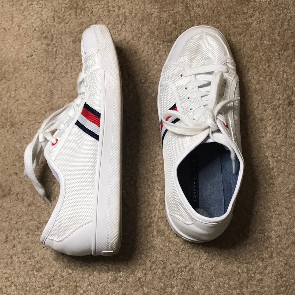 Vintage Tommy Hilfiger sneakers